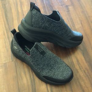 New  Skechers Relaxed Fit: D'Lux Walker - Athletic Walking Sneakers
